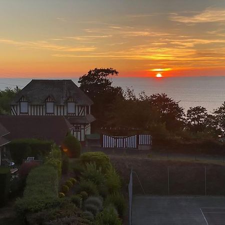 Апартаменты Appart Lumineux Avec Vue Sur Mer A 180 Degres Трувиль-сюр-Мер Экстерьер фото