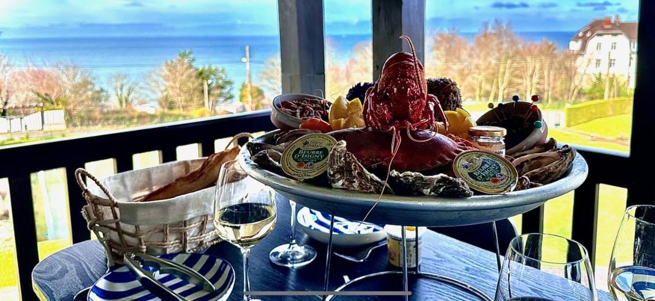 Апартаменты Appart Lumineux Avec Vue Sur Mer A 180 Degres Трувиль-сюр-Мер Экстерьер фото